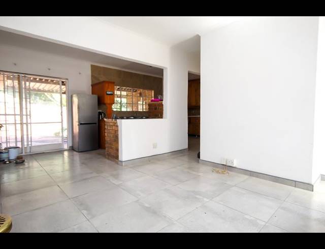 4 BEDROOM HOUSE FOR SALE IN ROOIHUISKRAAL